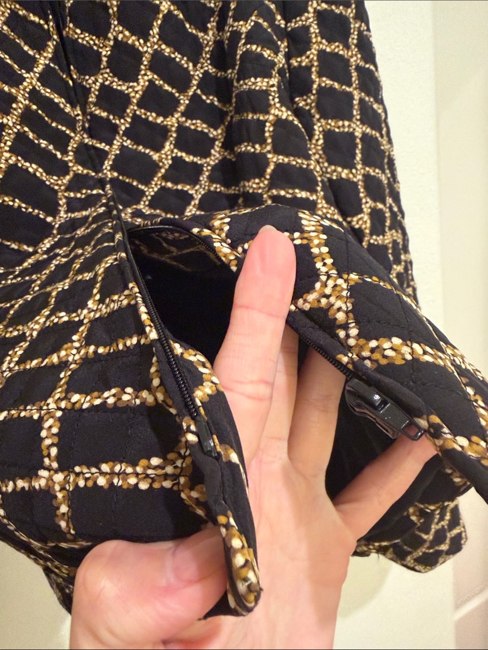 Maggy London silk zip jacket size 10 black and gold - Picture 2 of 4